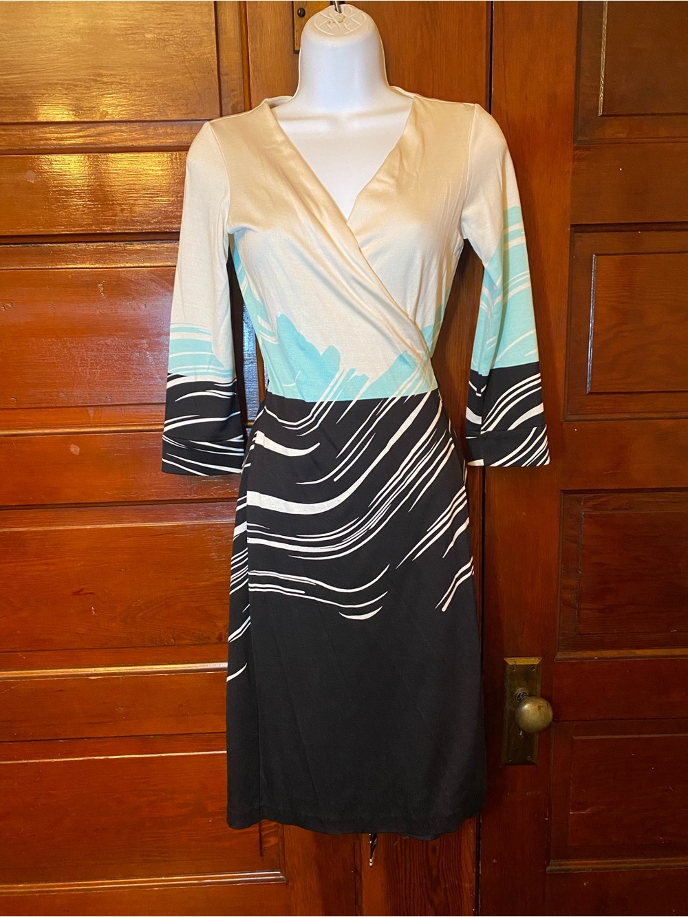 EUC DVF Diane Von Furstenberg Beige/Aqua/Black Classic Silk Wrap Dress